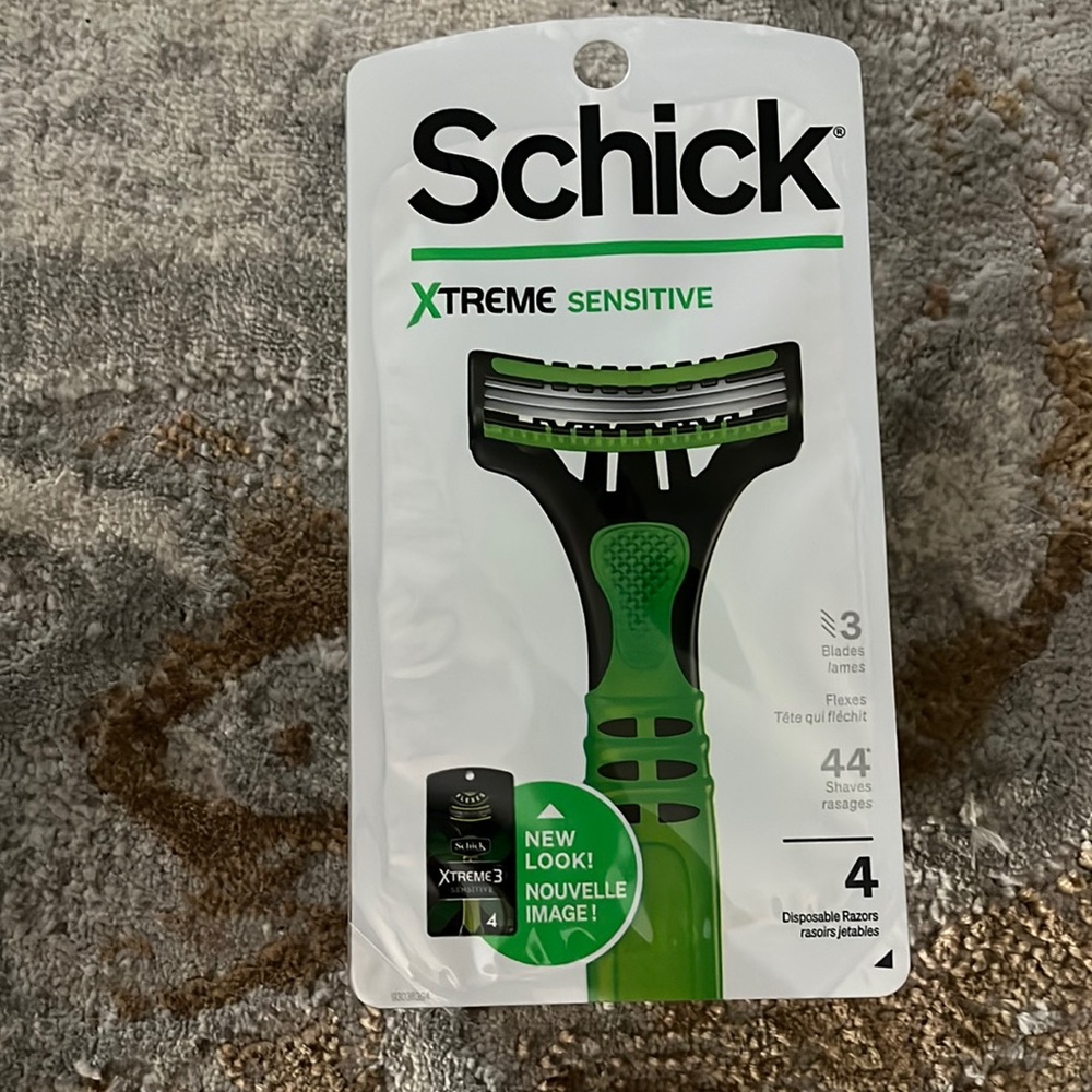 NWT Schick Xtreme Sensitive Disposable Razors